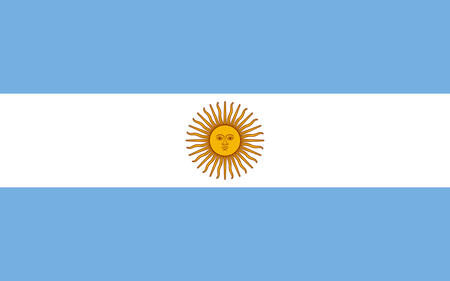 Nacionalidad Bandera argentina, compuesta de dos franjas celestes, una en la parte superior y otra en la inferior y una franja central blanca con un sol con cara